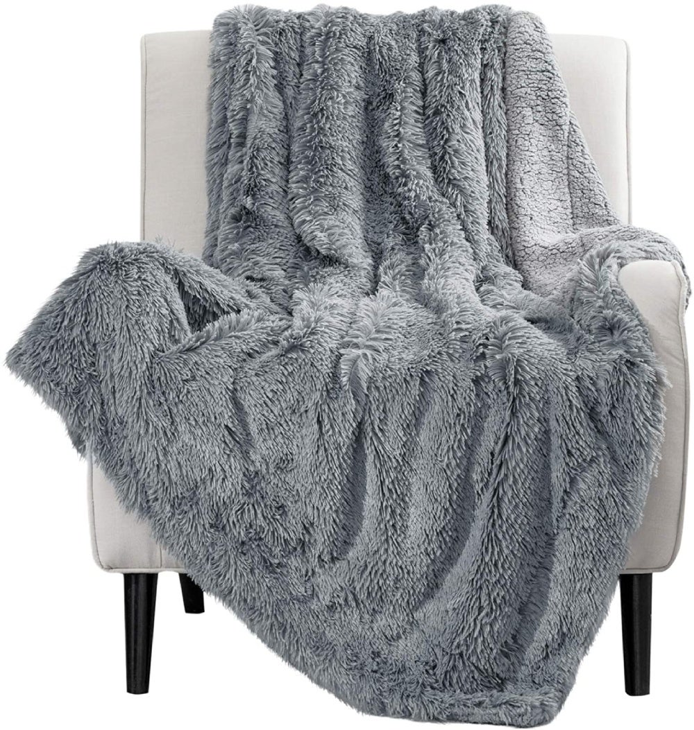 fluffy-blanket-book-lover-gifts.jpg